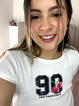 Snapshot of Cloee_Rainbow1 chatting on November 23, 2025, 2:05 pm Cloee Rainbow1 online show from November 23, 2025, 2:05 pm