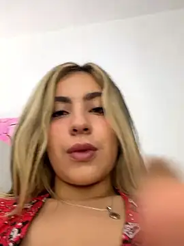 Snapshot of Cloee_Rainbow1 chatting on June 21, 2026, 1:39 pm Cloee Rainbow1 online show from June 21, 2026, 1:39 pm