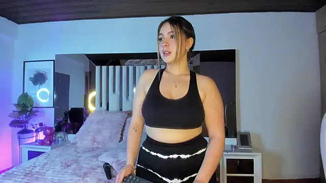 Snapshot of Cloee_Rainbow1 chatting on October 17, 2025, 11:34 am Cloee Rainbow1 online show from October 17, 2025, 11:34 am