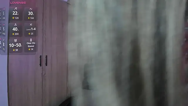 Snapshot of Cloee_Rainbow1 chatting on December 4, 2025, 11:53 am Cloee Rainbow1 online show from December 4, 2025, 11:53 am