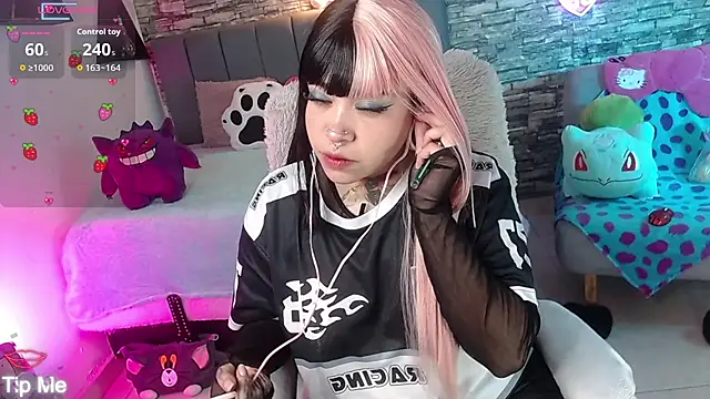 Snapshot of pretty_liar chatting on September 9, 2025, 9:41 am pretty liar online show from September 9, 2025, 9:41 am