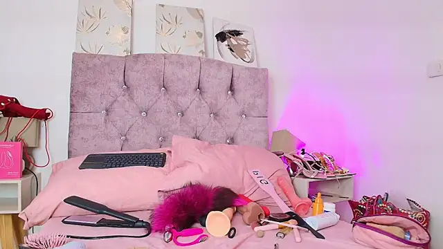 Skye Moore online show from March 5, 2026, 6:48 pm