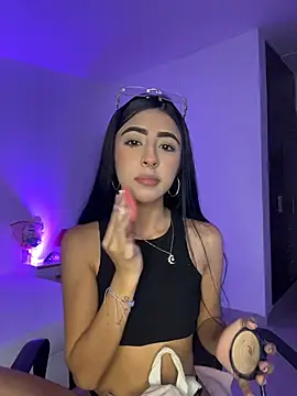 Snapshot of Mirandaa_Rogers chatting on July 10, 2026, 7:03 pm Mirandaa Rogers online show from July 10, 2026, 7:03 pm