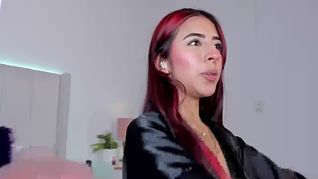 Snapshot of Mirandaa_Rogers chatting on December 13, 2025, 8:04 pm Mirandaa Rogers online show from December 13, 2025, 8:04 pm