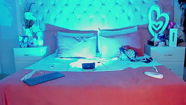 Snapshot of KourtneyEvans chatting on February 16, 2026, 10:18 pm KourtneyEvans online show from February 16, 2026, 10:18 pm