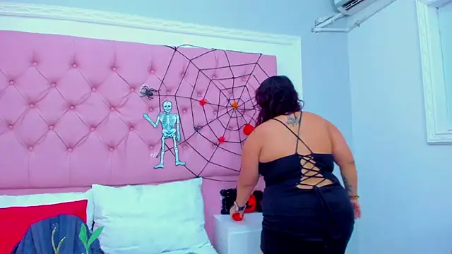 Snapshot of KourtneyEvans chatting on October 15, 2025, 6:27 pm KourtneyEvans online show from October 15, 2025, 6:27 pm