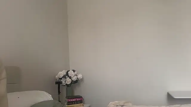 skyejde online show from October 31, 2025, 9:28 am