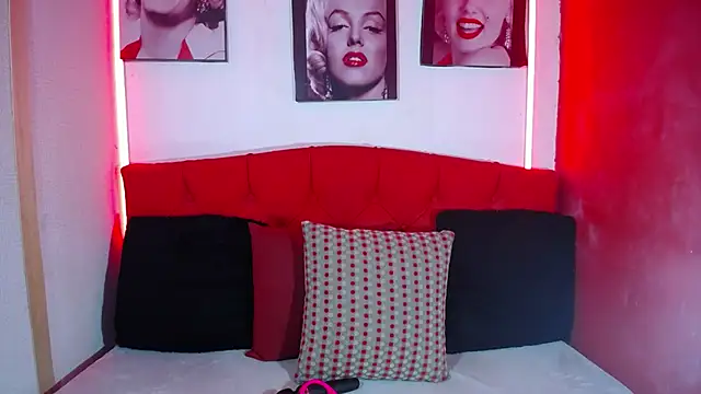 Snapshot of Tiana_Ebony18 chatting on July 31, 2026, 12:04 pm Tiana Ebony18 online show from July 31, 2026, 12:04 pm
