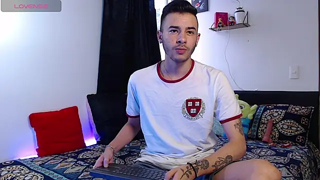 Snapshot of kyle_clint07 chatting on November 13, 2025, 9:30 pm kyle clint07 online show from November 13, 2025, 9:30 pm