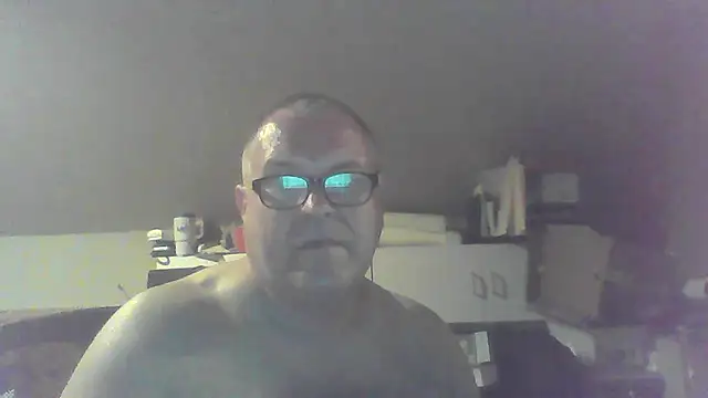Snapshot of mkestr69 chatting on April 13, 2026, 3:32 am mkestr69 online show from April 13, 2026, 3:32 am