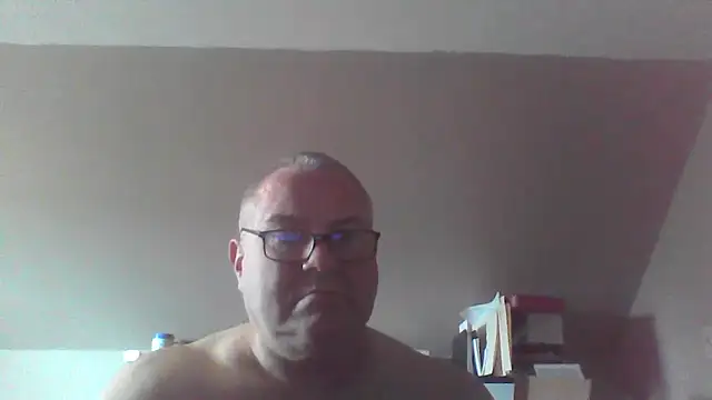 Snapshot of mkestr69 chatting on May 1, 2026, 7:52 pm mkestr69 online show from May 1, 2026, 7:52 pm