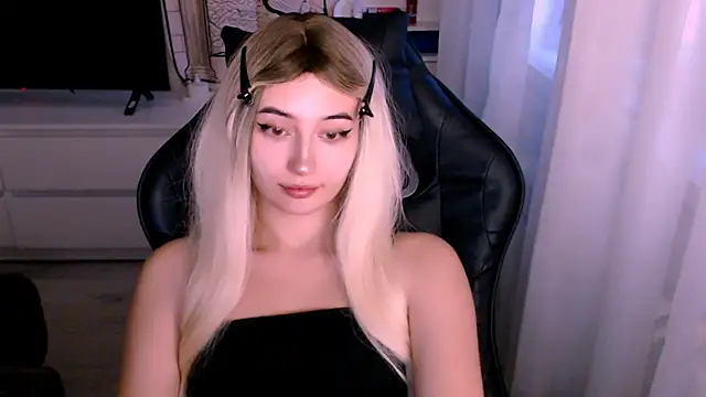 beauty blonde online show from October 16, 2025, 1:03 am