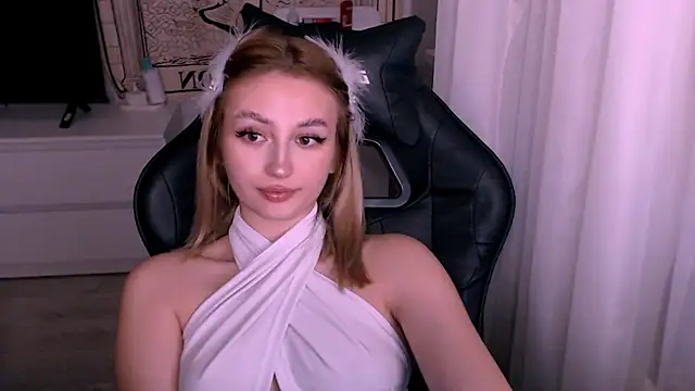 beauty blonde online show from November 2, 2025, 1:10 am