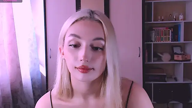 Snapshot of beauty_blonde chatting on March 3, 2025, 9:34 am beauty blonde online show from March 3, 2025, 9:34 am