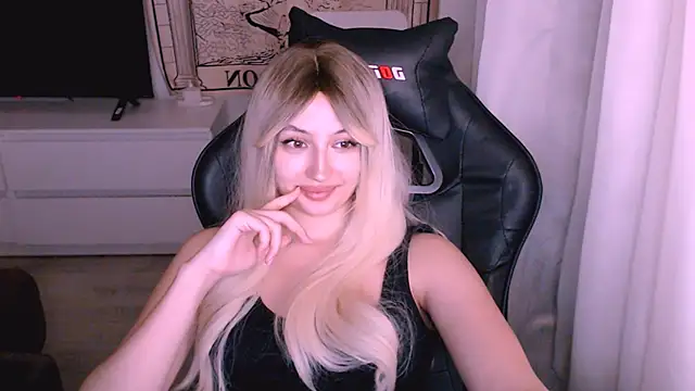 beauty blonde online show from December 3, 2025, 12:59 pm