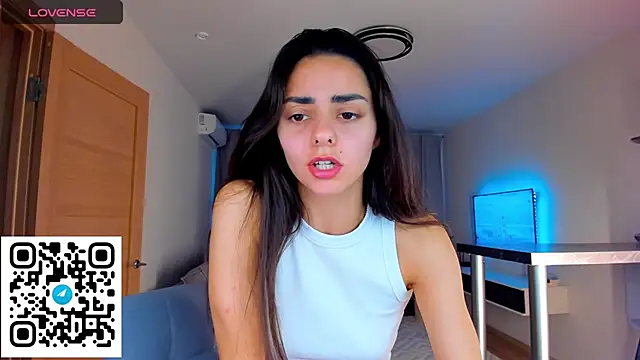 Snapshot of EmiliaZen chatting on October 11, 2025, 2:29 pm EmiliaZen online show from October 11, 2025, 2:29 pm