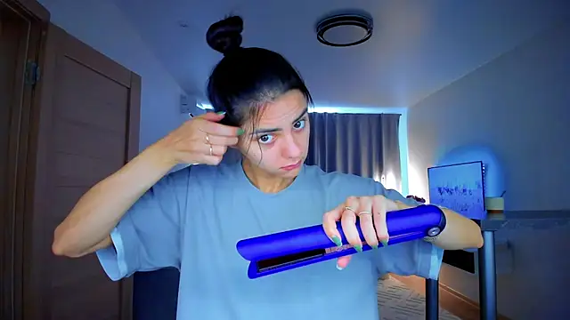 Snapshot of EmiliaZen chatting on October 16, 2025, 1:08 pm EmiliaZen online show from October 16, 2025, 1:08 pm