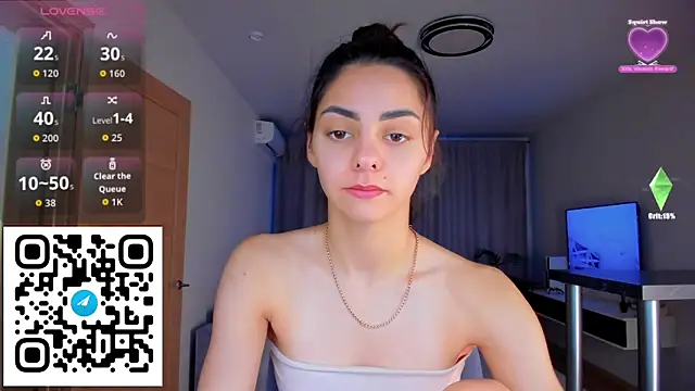 Snapshot of EmiliaZen chatting on November 28, 2025, 1:00 pm EmiliaZen online show from November 28, 2025, 1:00 pm