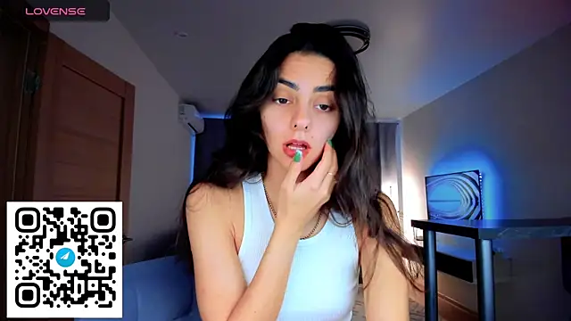 Snapshot of EmiliaZen chatting on October 10, 2025, 1:12 pm EmiliaZen online show from October 10, 2025, 1:12 pm