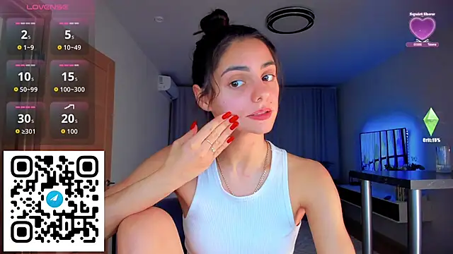 Snapshot of EmiliaZen chatting on October 31, 2025, 5:20 pm EmiliaZen online show from October 31, 2025, 5:20 pm