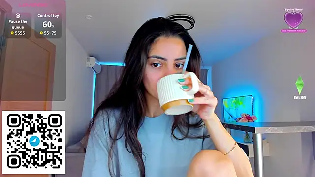 Snapshot of EmiliaZen chatting on October 13, 2025, 1:23 pm EmiliaZen online show from October 13, 2025, 1:23 pm