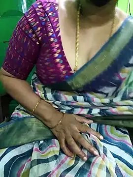 Snapshot of niiveditha chatting on November 4, 2025, 11:58 am niiveditha online show from November 4, 2025, 11:58 am