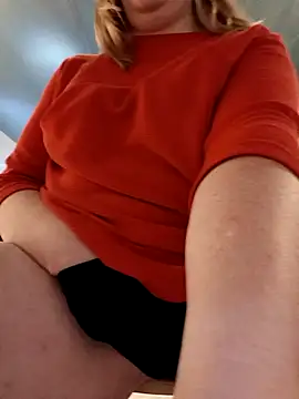 Snapshot of NoLubricantNeeded chatting on October 15, 2025, 9:17 am NoLubricantNeeded online show from October 15, 2025, 9:17 am