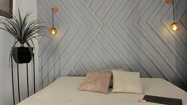 Snapshot of Zoee_monroe chatting on March 15, 2026, 1:18 pm Zoee monroe online show from March 15, 2026, 1:18 pm