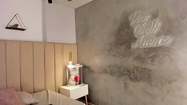 Snapshot of Zoee_monroe chatting on February 11, 2026, 10:31 pm Zoee monroe online show from February 11, 2026, 10:31 pm