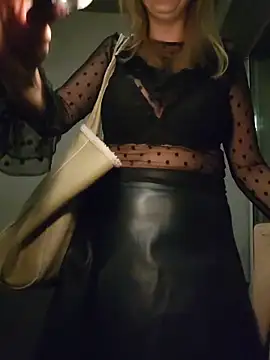 Snapshot of Sexybiene969 chatting on November 1, 2025, 4:12 pm Sexybiene969 online show from November 1, 2025, 4:12 pm