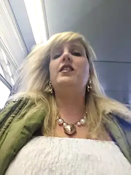 Snapshot of Sexybiene969 chatting on October 10, 2025, 3:13 pm Sexybiene969 online show from October 10, 2025, 3:13 pm