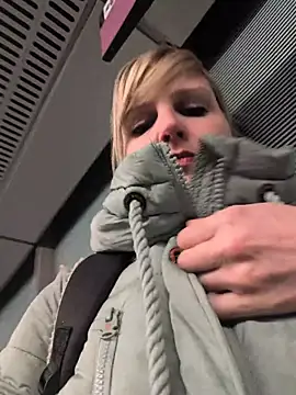 Snapshot of Sexybiene969 chatting on November 25, 2025, 5:24 pm Sexybiene969 online show from November 25, 2025, 5:24 pm