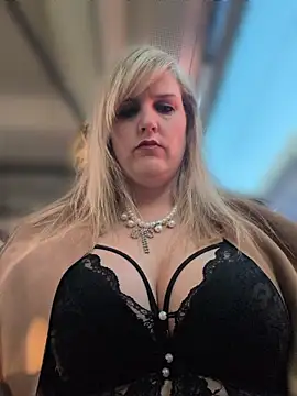 Sexybiene969 online show from April 29, 2026, 4:11 pm