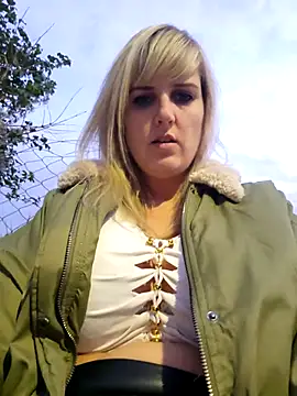 Snapshot of Sexybiene969 chatting on October 14, 2025, 4:29 pm Sexybiene969 online show from October 14, 2025, 4:29 pm