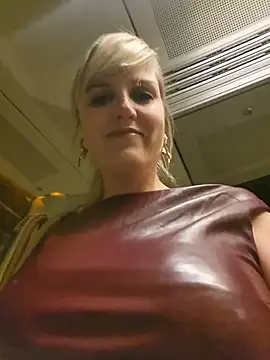 Snapshot of Sexybiene969 chatting on October 29, 2025, 5:12 pm Sexybiene969 online show from October 29, 2025, 5:12 pm