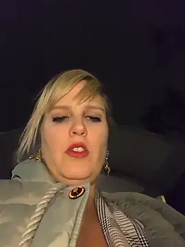 Sexybiene969 online show from December 22, 2025, 5:24 pm