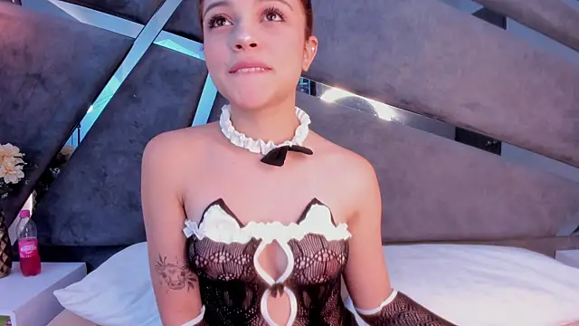 Snapshot of Giselle_Lauren chatting on October 31, 2025, 7:54 pm Giselle Lauren online show from October 31, 2025, 7:54 pm