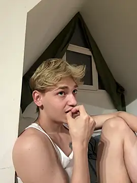 Snapshot of Julian_wins chatting on March 21, 2025, 3:02 pm Julian wins online show from March 21, 2025, 3:02 pm