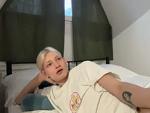 Snapshot of Julian_wins chatting on February 12, 2025, 10:46 am Julian wins online show from February 12, 2025, 10:46 am