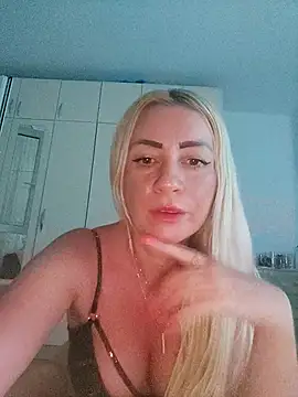 Snapshot of visnjica chatting on June 23, 2026, 9:35 pm visnjica online show from June 23, 2026, 9:35 pm
