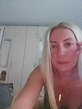 Snapshot of visnjica chatting on July 15, 2026, 9:44 pm visnjica online show from July 15, 2026, 9:44 pm