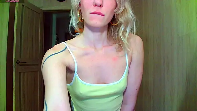 Snapshot of Caramel_piegirl chatting on June 15, 2026, 9:25 pm Caramel piegirl online show from June 15, 2026, 9:25 pm
