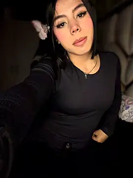 Laura-Khalifa online show from April 22, 2026, 4:41 am