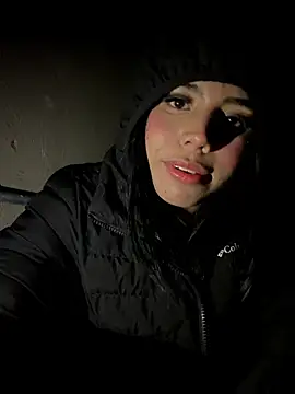 Snapshot of Laura-Khalifa chatting on May 16, 2026, 6:23 am Laura-Khalifa online show from May 16, 2026, 6:23 am