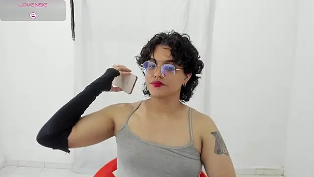 Snapshot of Diane_blossom chatting on February 13, 2026, 10:32 pm Diane blossom online show from February 13, 2026, 10:32 pm