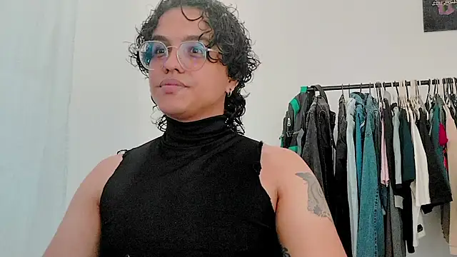 Snapshot of Diane_blossom chatting on March 18, 2026, 10:10 pm Diane blossom online show from March 18, 2026, 10:10 pm