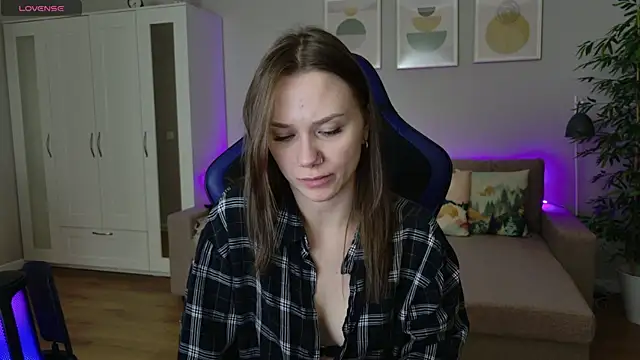 alexa feels  online show from April 3, 2026, 3:51 pm