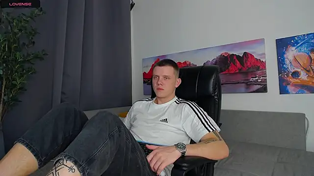 Ryker Seen online show from March 9, 2025, 8:21 pm