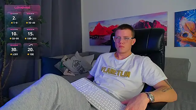 Ryker Seen online show from March 1, 2025, 8:32 pm