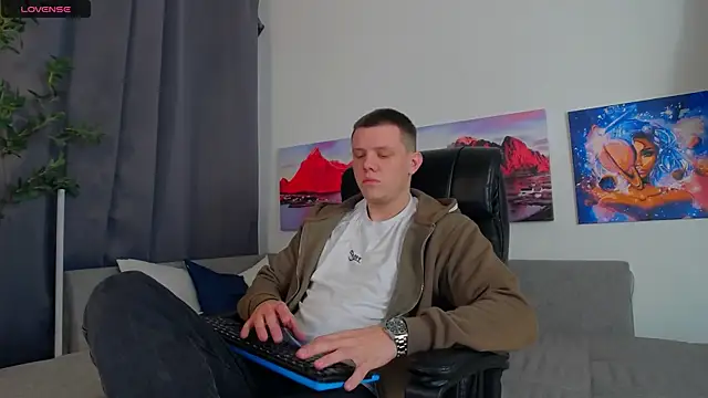 Ryker Seen online show from March 14, 2025, 7:55 pm